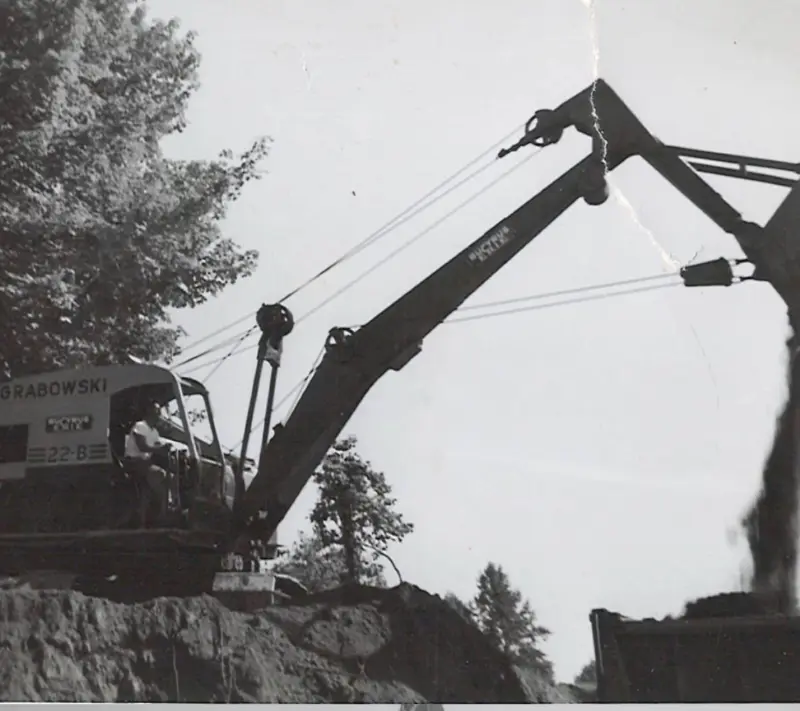 B&W vintage GRABOWSKI cable shovel working the edge of a quarry.